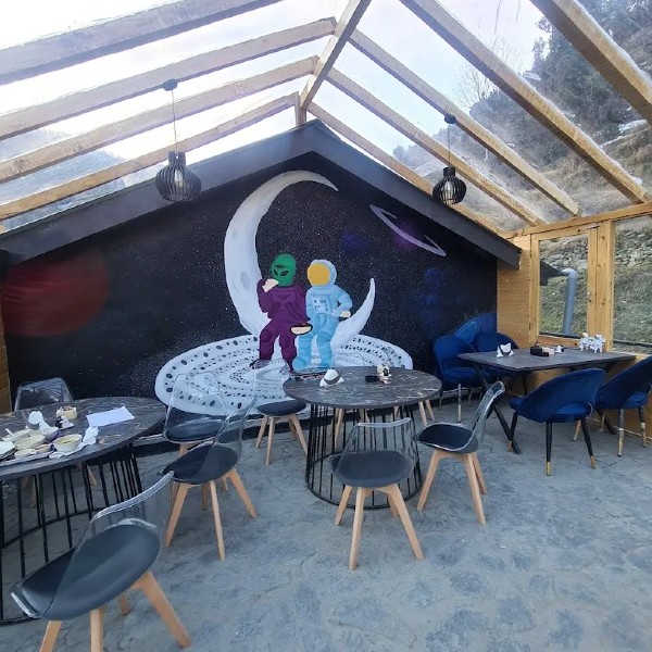 INTO THE ORBIT CAFÉ